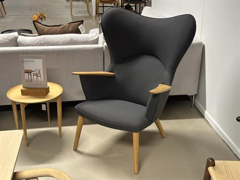 Carl Hansen & Søn Mama Bear Chair CH78 af Hans J. Wegner, 