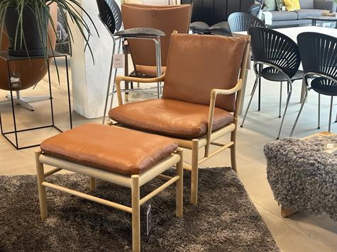 Carl Hansen & søn OW149 Colonial Chair med Skammel